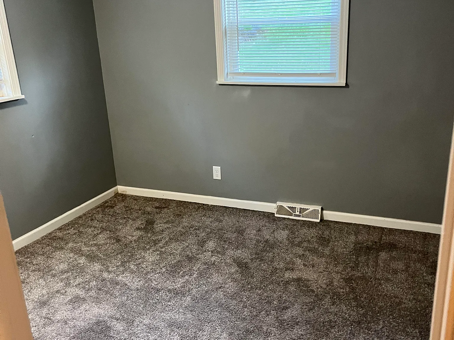 3 bed, 1040 sqft, $1,300 — Photo 3