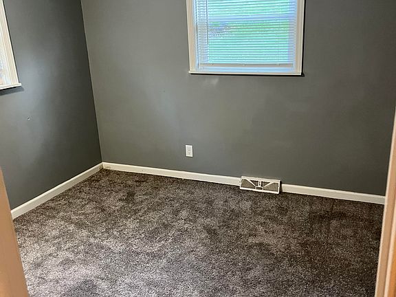 3rd image of 912 Pius Ln