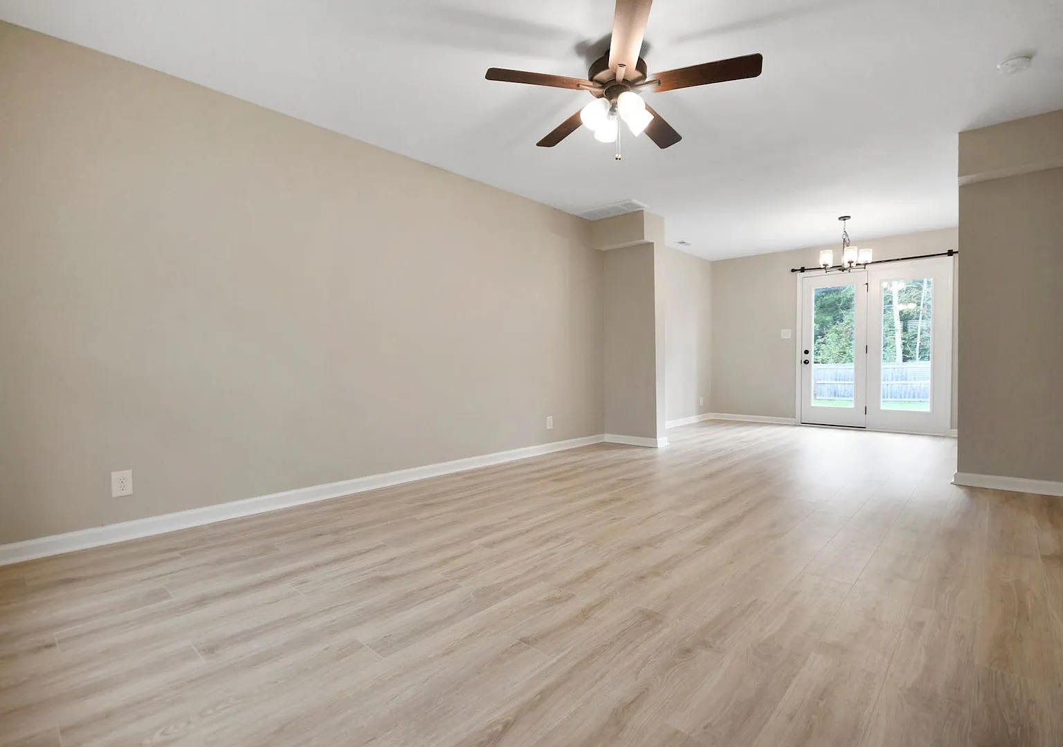 Pet Friendly Three Bedroom! — Photo 3