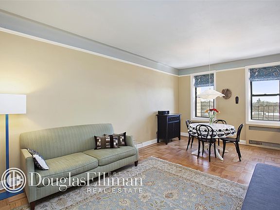 3rd image of 81 Ocean Pkwy APT 6P