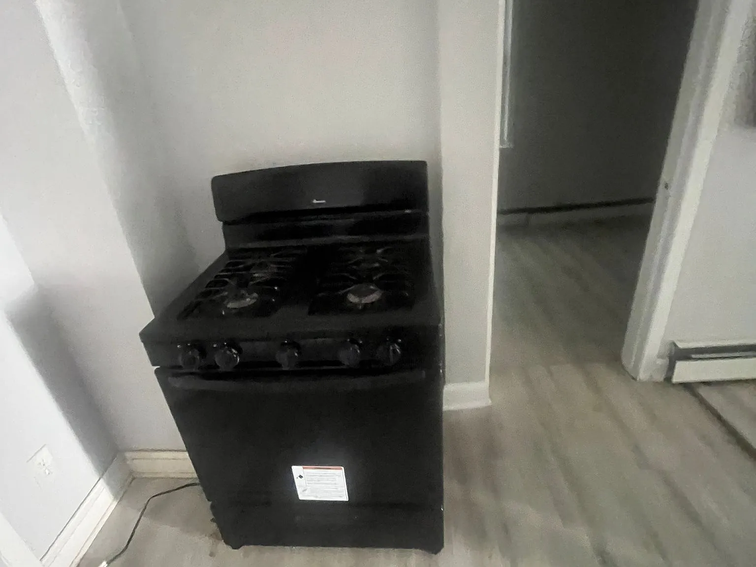 3 bed, 1000 sqft, $2,095 — Photo 2