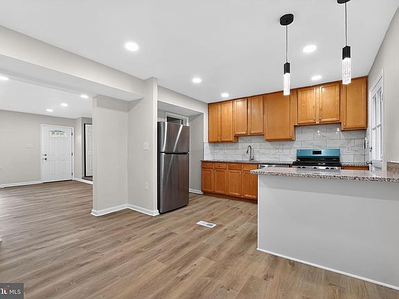 3rd image of 8210 Tomlinson Ct