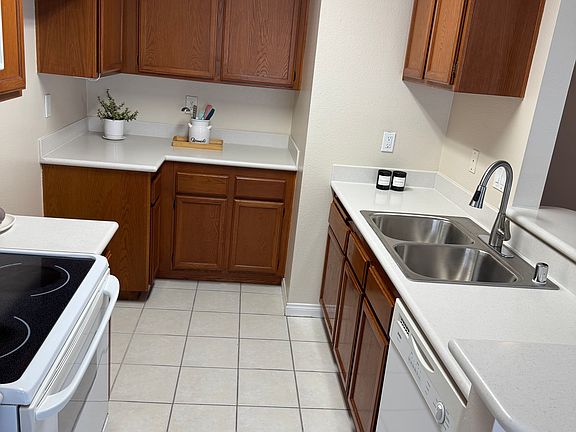 4th image of 18312 Parkview Ln #202