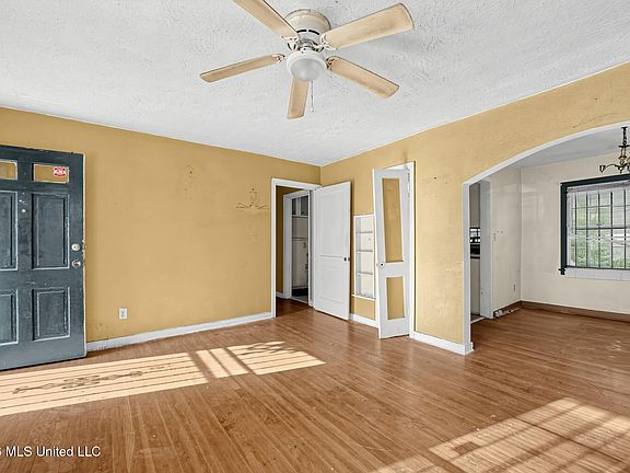 5th image of 2303 Belvedere Dr