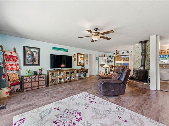 5th image of 18835 Hilltop Rd