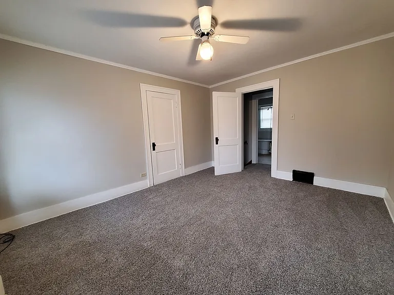924 Hamlin St — Photo 10