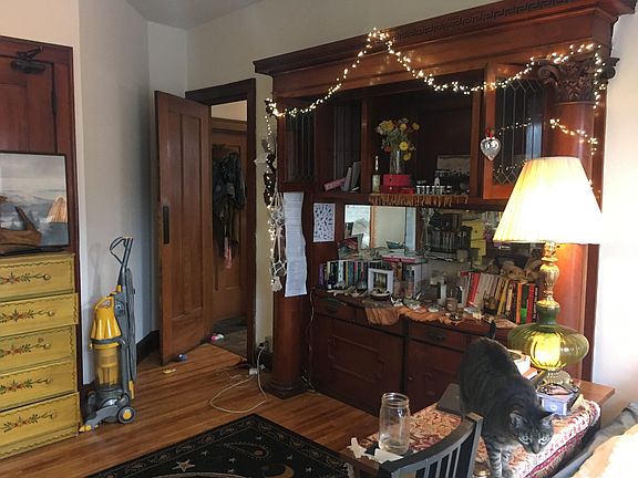 2nd image of 214 4th St SE #3R