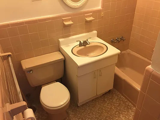 Rented by Metroline Realty | media 25