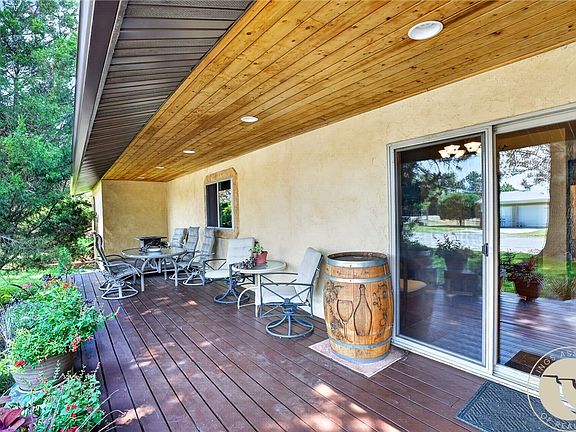 3rd image of 405 Crow Ln