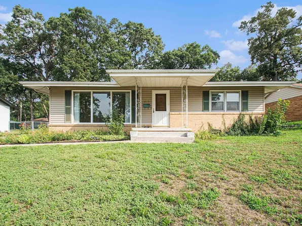 3715 Surrey Ln, South Bend, IN 46628