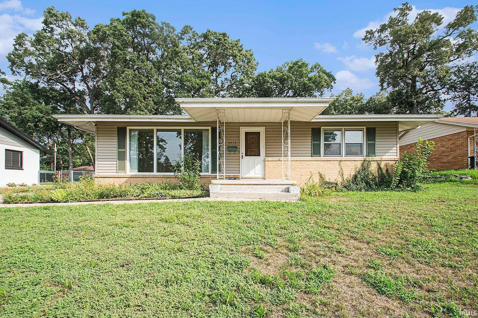 3715 Surrey Ln photo 1