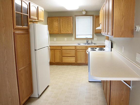 2nd image of 814 E Elm St
