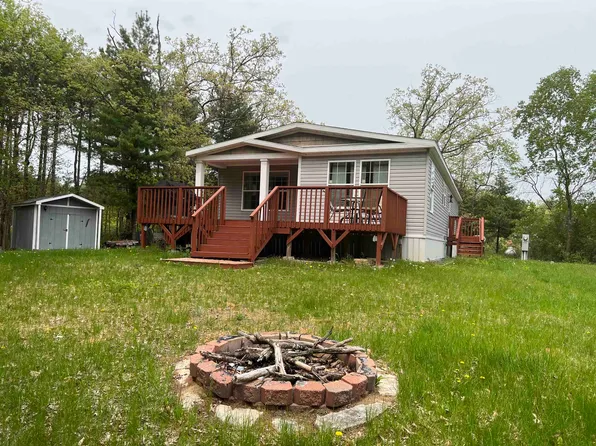 285 Edgewood Dr, Oxford, WI 53952