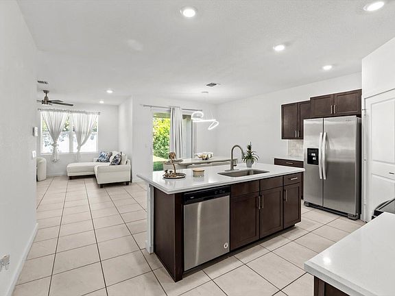 5th image of 1723 NE White Pine Terrace