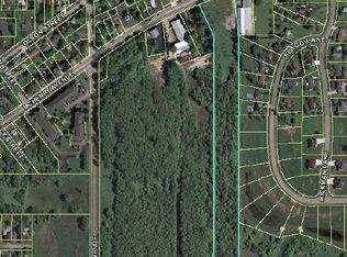 708 McHenry Ave, Woodstock, IL 60098