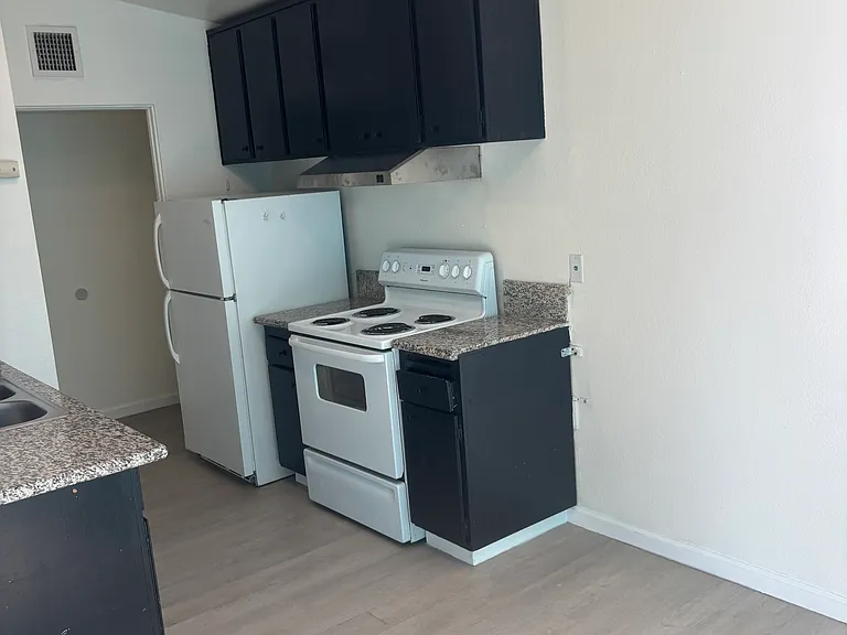 1004 N Jones Blvd #D — Photo 10