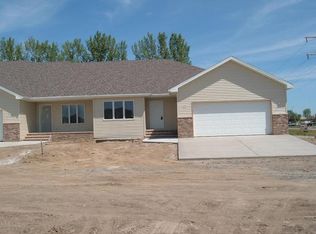 2396 Keystone Ct, Grand Forks, ND 58201
