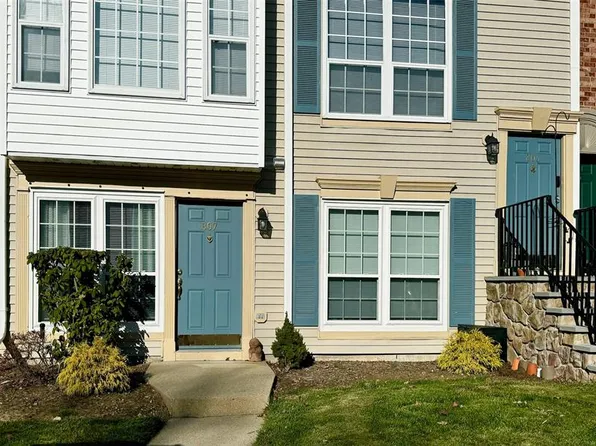 807 Sassafras Ct, Mahwah, NJ 07430