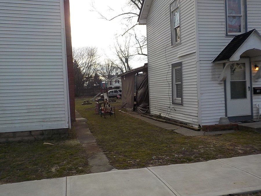 2nd image of 736 S River St
