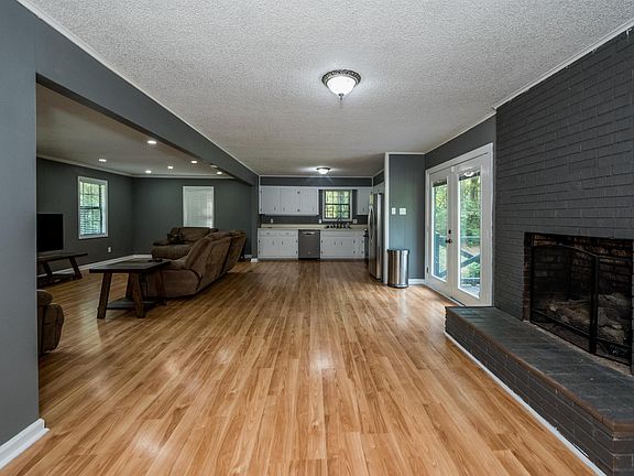 3rd image of 262 Eastern Shores Dr