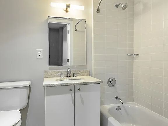 5th image of 34 Berry St #2D
