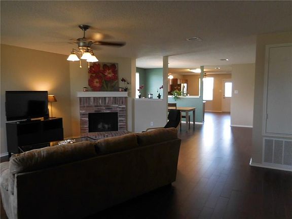 2nd image of 1724 Silverwood Ln