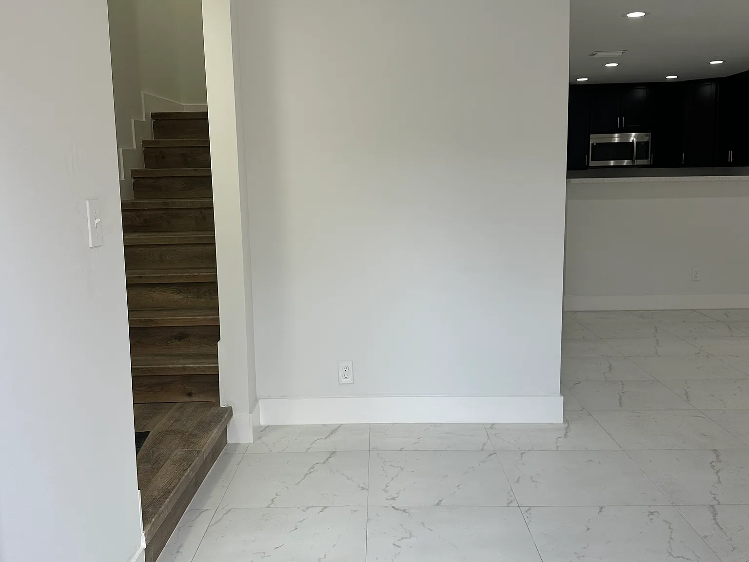 3 bed, 2.5 bath, 1276 sqft, $2,600 — Photo 2