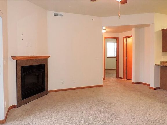 5th image of 510 Pond View Dr APT 202