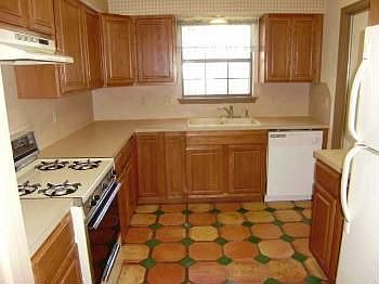 3rd image of 2313 Winchester Dr