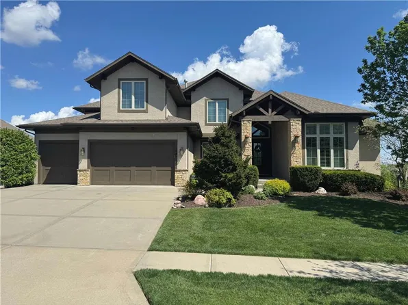 16421 Oakmont St, Overland Park, KS 66221