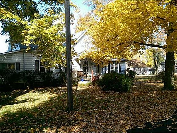 2nd image of 206 E 2nd Ave