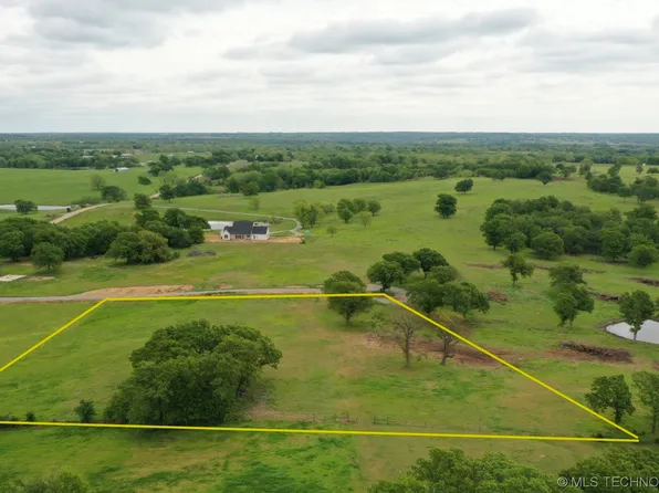 3 Dozer Rd, Sulphur, OK 73086