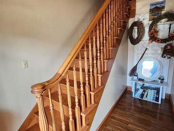 5th image of 118 E Walker St