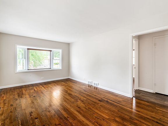 4th image of 537 N Walnut St