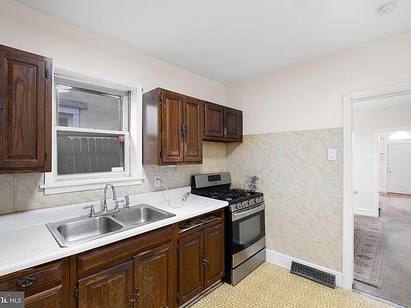 5th image of 1003 Kirkwood St