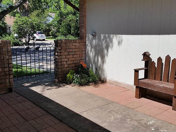 3rd image of 710 Braesgreen Dr