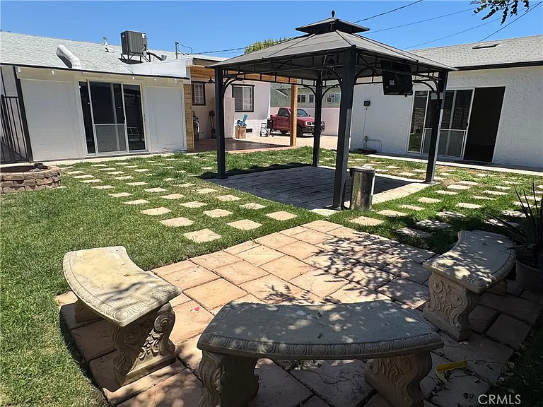 8739 Tyrone Ave — Photo 38