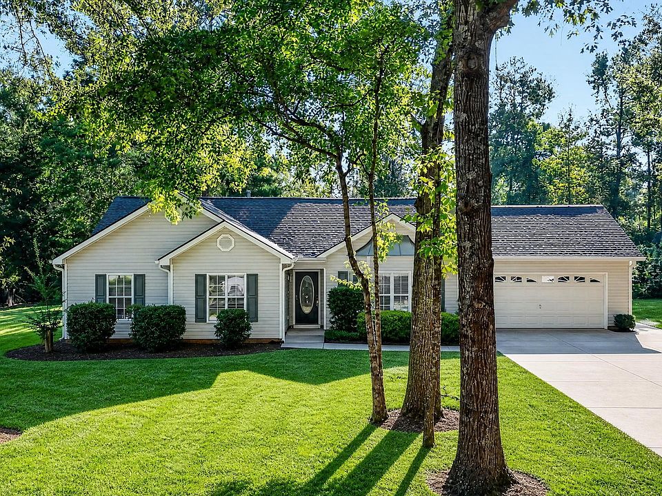 1st image of 137 Suwanee Ct