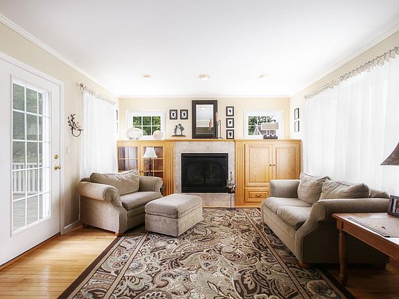 5th image of 638 Center St