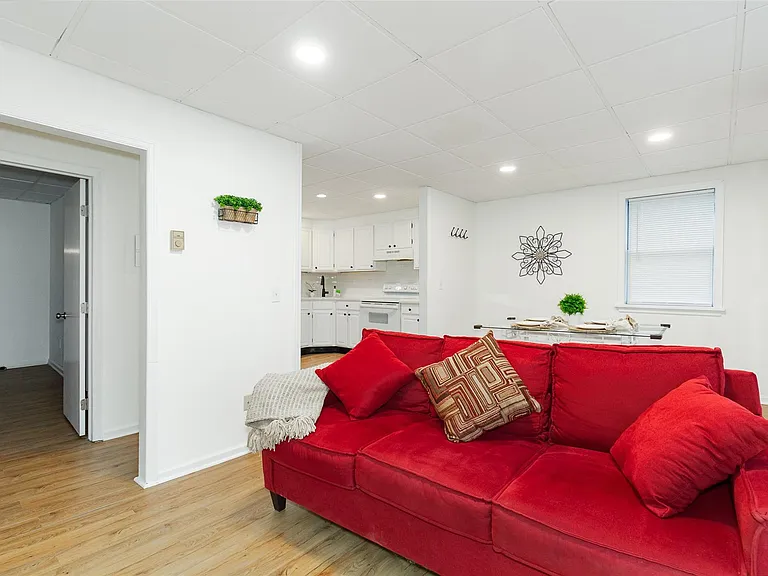 48 Columbia St #3 — Photo 2