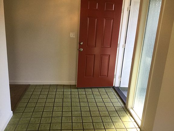 4th image of 2433 Lincoln Ave
