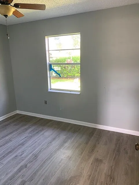 Building Photo - A1a S