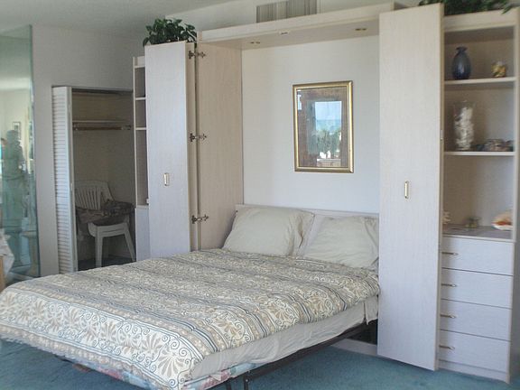 5th image of 220 Seaview Ct Penthouse B