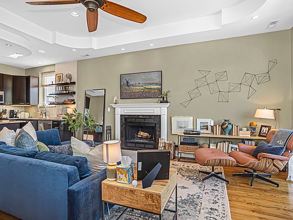 5th image of 2435 W Augusta Blvd #3