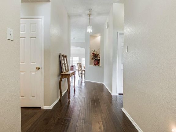 4th image of 6212 Arlington Dr