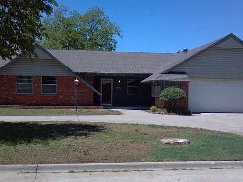 1st image of 7114 NW Woodland Cir
