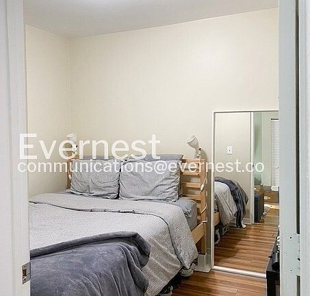 4th image of 3240 N Clark St APT 3M