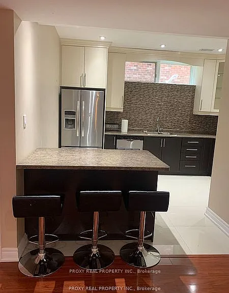 119 Leyburn Ave #BASEMENT — Photo 10
