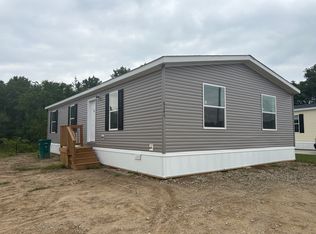 8249 W Cygnes Cir, Fenton, MI 48430