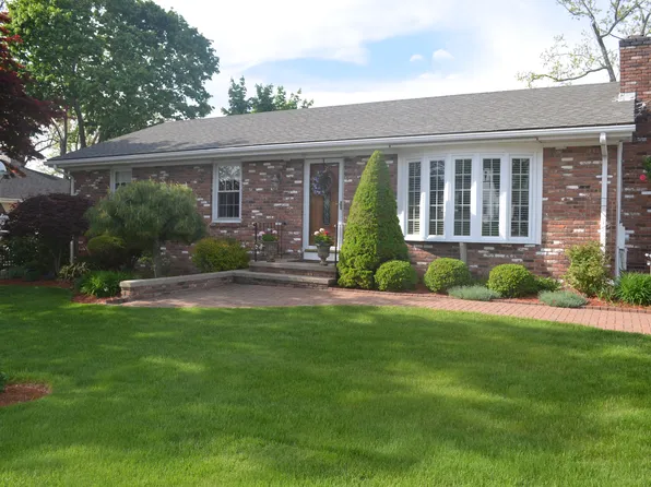 139 Brayton Ave, Cranston, RI 02920